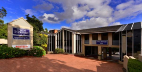 Twin Towers Inn, Sydney